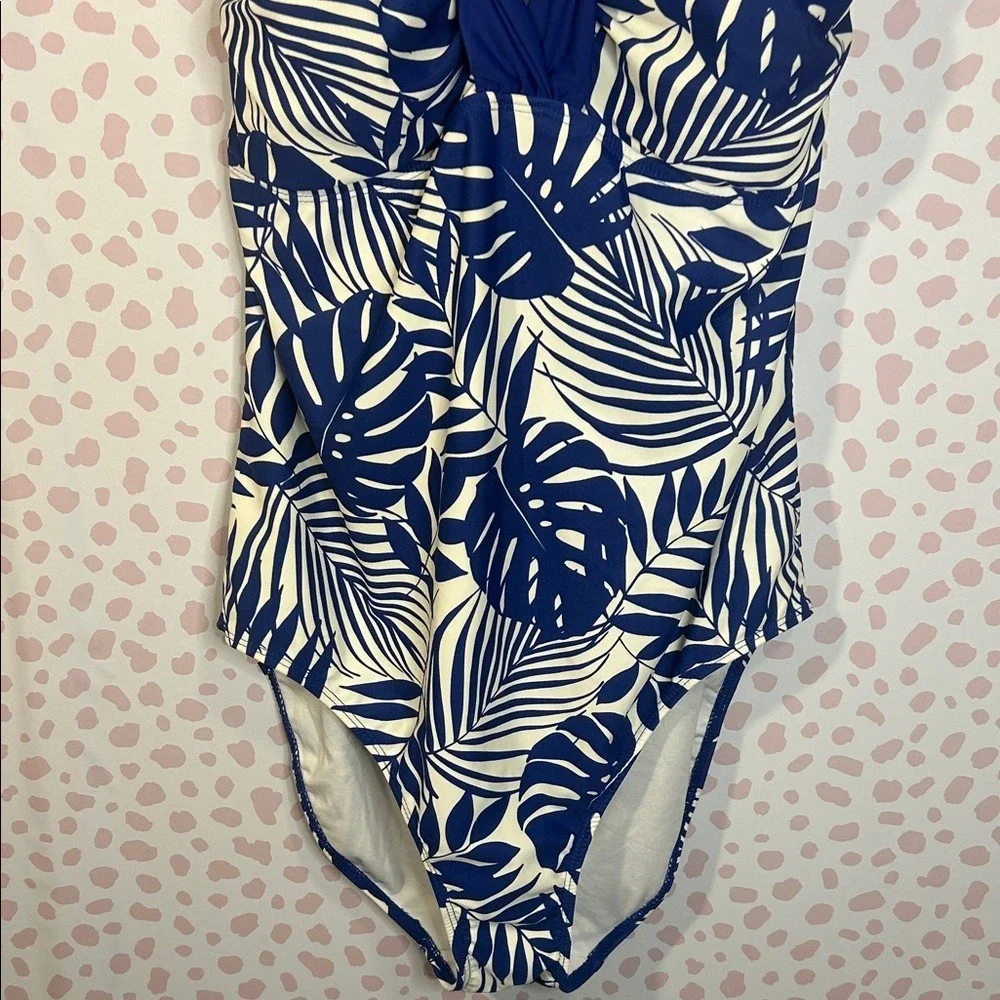 Jaclyn Smith Women's Blue and White Halter One-piece Bathing Suit Sz 18‎ Padded